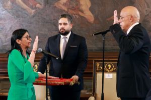 Intentan mantener un interinato indefinido