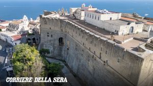 Dopo il crollo di una parte di costone riapre Castel Sant'Elmo