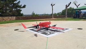 Una empresa catalana de drones recibe la primera autorización en España para transportar sangre y medicinas en zonas pobladas
