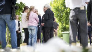 Sørine Gotfredsen: Mediernes tavshed er risikabel i sager som den om angrebet på det svenske gymnasium