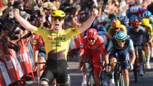 El británico Brennan gana la segunda etapa de la Vuelta y Pogacar hace tercero en el esprint