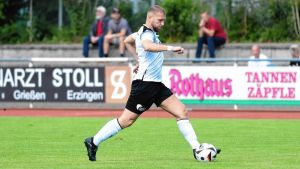 Meriton Neziraj stellt für den FSV Rheinfelden im Hochrhein-Derby die Weichen auf Sieg