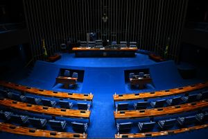 Carrões e autopromoção: os campeões de gastos no Senado em ano eleitoral