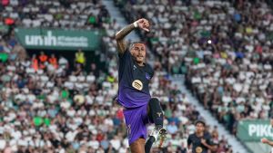 El Barça se estrena en la Liga con una exhibición de Raphinha y más goles que arietes