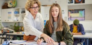 Las voces que faltan: mujeres y autoridad en la conversación pública sobre educación