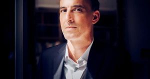 Raphaël Glucksmann en campagne pour 2027 : ce n’est pas le tout d’être candidat