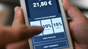 Verbraucherschützer monieren Tricks bei Trinkgeld per Karte