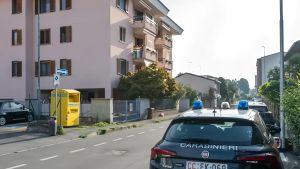 Paullo, sparatoria contro il padre del rivale: denunciato anche un 18enne