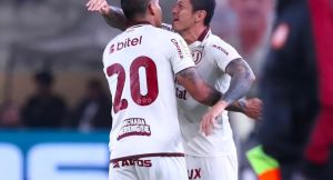 Lapadula y Valera, la dupla que celebra Menezes; y qué hizo Cúper para despertar al tricampeón: crónica del triunfo crema
