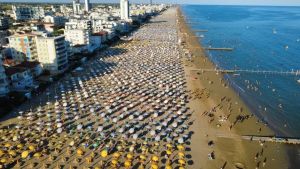 Anima pop o luxury, Jesolo si divide sul turismo futuro: ecco come sta cambiano il turismo