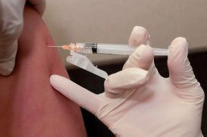 Moderna a découvert un vaccin contre le cancer de la peau, mais ce n'est pas grâce à l'IA
