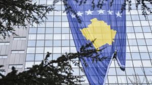 DPK, Alijansa i studenti protestovali ispred Vlade: Aljbin Kurti uzurpirao kancelariju premijera