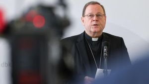 Pfarrer gibt nach 37 Jahren auf - wegen Beziehung mit Frau