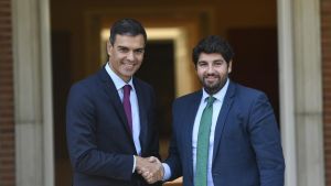 López Miras pide a Pedro Sánchez blindar la costa murciana frente a las mafias que trafican con personas