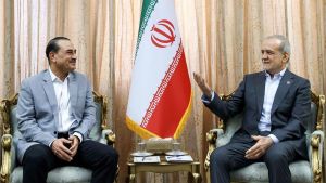 Pakistán intenta mantener vivas las negociaciones entre Irán y EEUU mientras Washington prepara sanciones económicas 