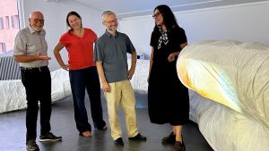 Ein Geflecht aus Forschung, visionären Träumen und dokumentarischen Spuren von Mo Diener