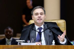 Mendonça envergonha a Constituição