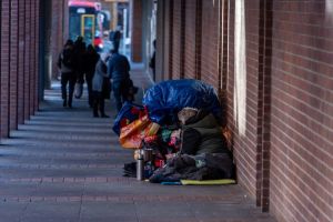 Erst obdachlos, dann Wohnung gefunden, jetzt Knast? Schwarzfahren darf nicht kriminalisiert werden