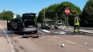 Incidente a Spresiano, prende fuoco un’auto: un ferito