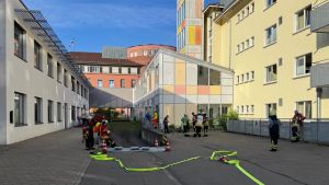 Penetranter Geruch und mysteriöser Nebel: Feuerwehr muss zum Krankenhaus ausrücken