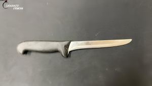 Piadena, cliente vuole mettere un suo tappeto nel bar e minaccia il titolare con un coltello: denunciato