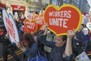 Restriction du droit de grève, attaques contre la représentativité, fin du financement public : la méthode de l’extrême droite contre les syndicats