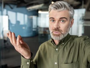 Er du ein av dei som tek ordet og aldri gir det frå deg igjen?