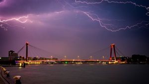KNMI waarschuwt in app nu ook voor lokale zware onweersbui