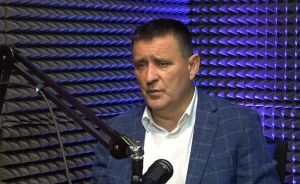 Đajić udario na predizborno dijeljenje pomoći: „Utrkuju se da nose pakete, kese, a čujem i koke nosilje“