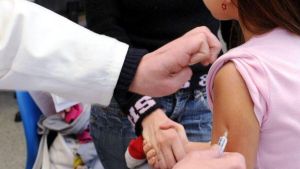 La corsa ai vaccini. Dati in crescita ma una famiglia su 10 continua a dire no