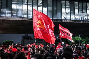 Por que tantos jovens são atraídos pelo comunismo?