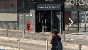 La 19enne violentata fuori dall’Hollywood a Ferragosto: arrestato un pr della discoteca milanese