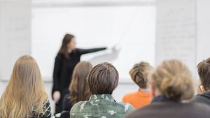 Vem vill göra skolan kostnadsfri?