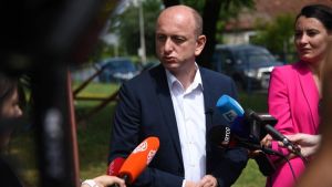 “Od lajka do lajka kukala nam majka“: Knežević kaže da niko od „velepatriota“ nije potpisao inicijativu koja bi dovela do smene Ibrahimovića zbog „Oluje“
