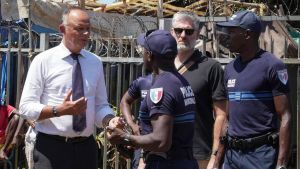 C’est à Mayotte, dans l’océan Indien, que les politiciens français cultivent désormais leur profil droitier
