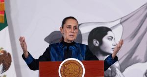 La presidenta remueve al gobernador