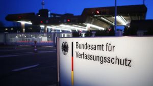 Der Verfassungsschutz könnte durch mehr Befugnisse weniger sehen