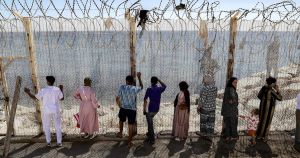 ‘De crisis in Ceuta bewijst dat juist onze drang naar gesloten grenzen Europa weerloos maakt’