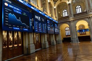 El IBEX 35 se atasca antes de Nvidia con los bancos como principal lastre