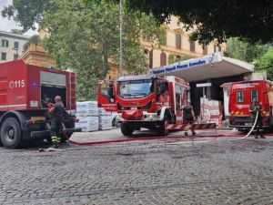 Incendio nella stazione Amedeo della Linea 2 del metrò: nessun ferito
