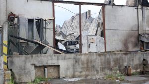Inferno alla Maxi Dolphin, tre barche di lusso distrutte dalle fiamme: “Danni per milioni di euro. Siamo feriti, ma ripartiremo”