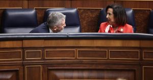 Moncloa desmiente la versión sobre el CNI de Robles y evidencia la guerra interna