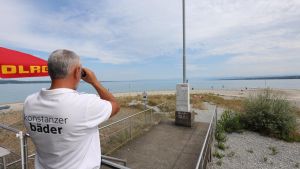 Bedeutet das Niedrigwasser am Bodensee auch weniger Gefahr für Schwimmer?