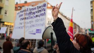 Pride is a Riot! Welche Strategie brauchen wir, um uns gegen die Rechte zu verteidigen?
