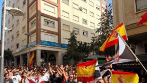 El choque en el Gobierno enciende la calle en Ceuta: 