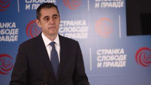 Nikezić: Država da vrati otete penzije i da obezbedi garantovanu penziju od 20.000 dinara za starije bez primanja