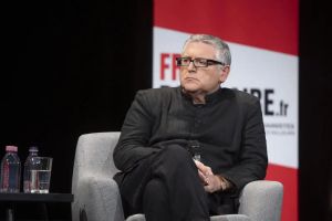 Bolloré rachète la revue « Front populaire », et offre une niche confortable à Michel Onfray
