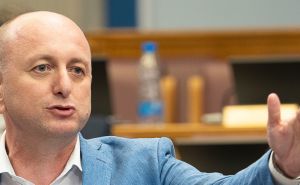 У памет се, браћо политичари