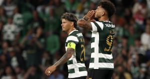 A bola está do lado de Suárez