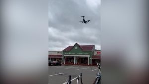 Un avión militar de Estados Unidos aterriza en Moscú